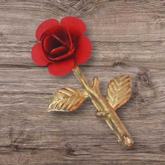 Jewelry - VINTAGE Rose Ceramic Brooche